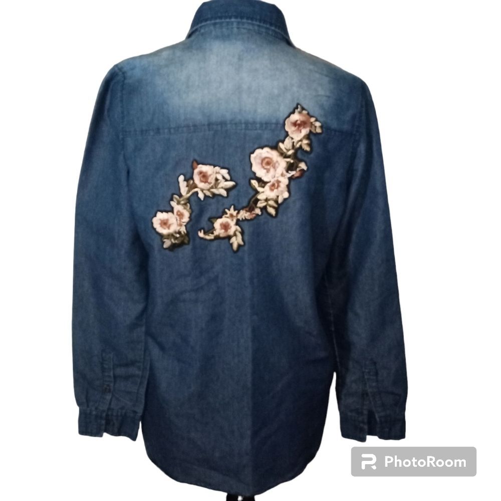 Shabby Chic, Cottage Polly&Esther Denim Chambray Embroidered Button Down size M